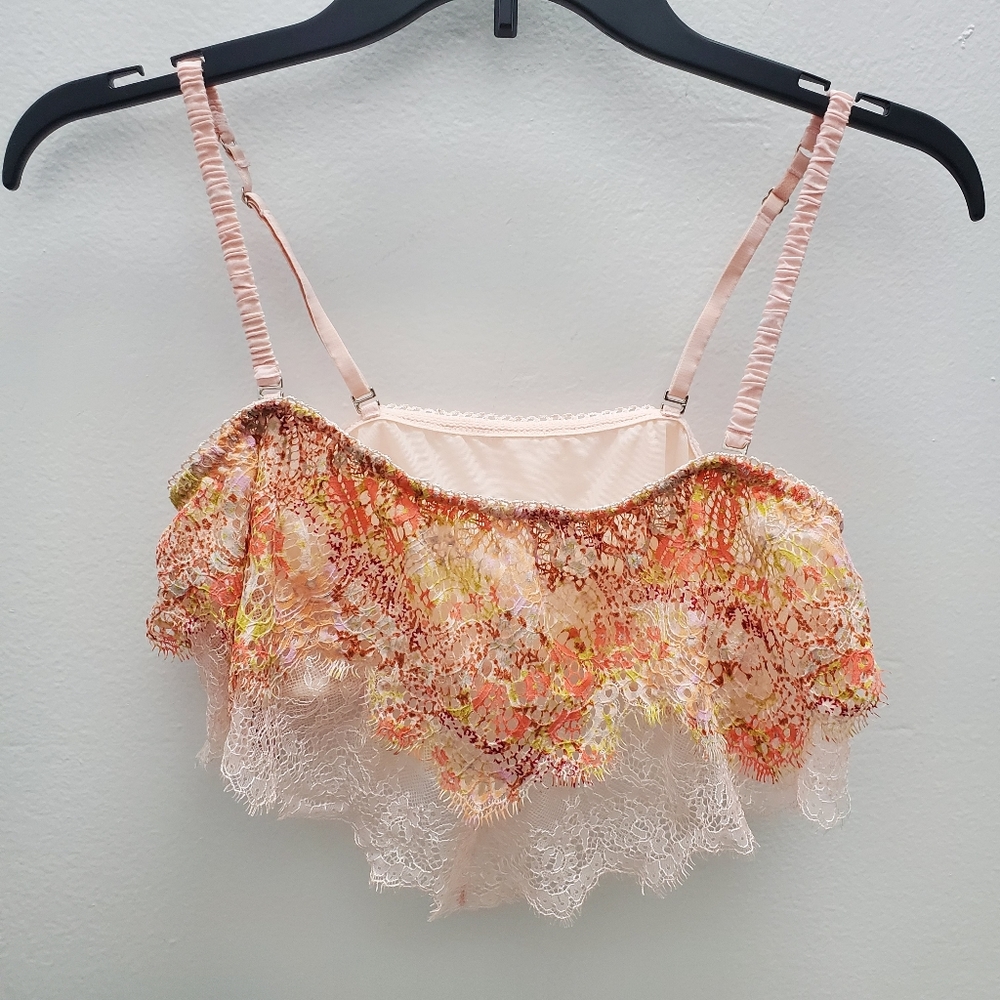 VICTORIA'S Secret Lace Flouncy Fringe Bando/Bralette Size Med Like NEW!